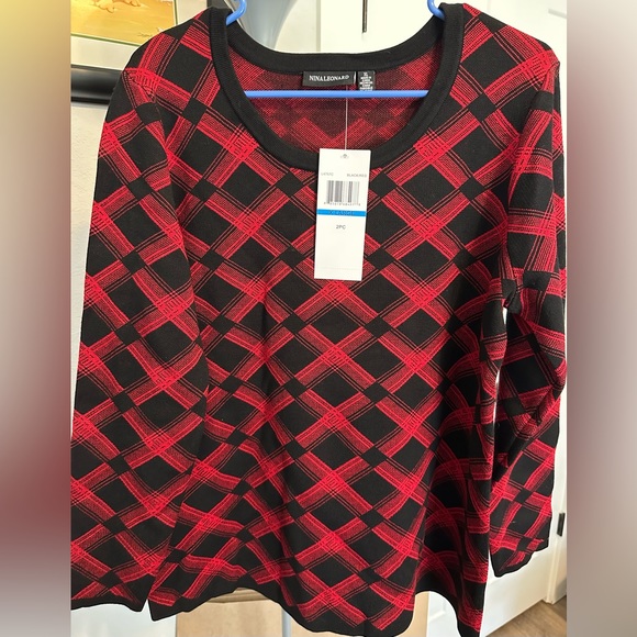 Black and red sweater material two piece, XL long sleeve shirt and skirt - Picture 2 of 2